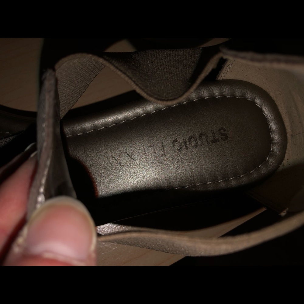 Sandals - Picture 2 of 3